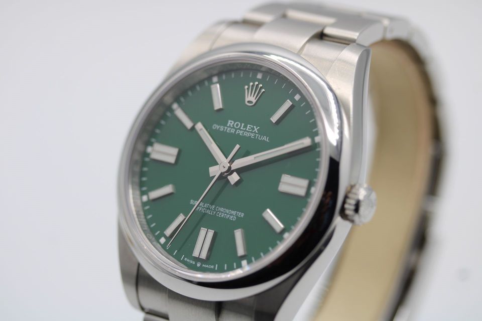 Rolex Oyster Perpetual 124300 Image 2